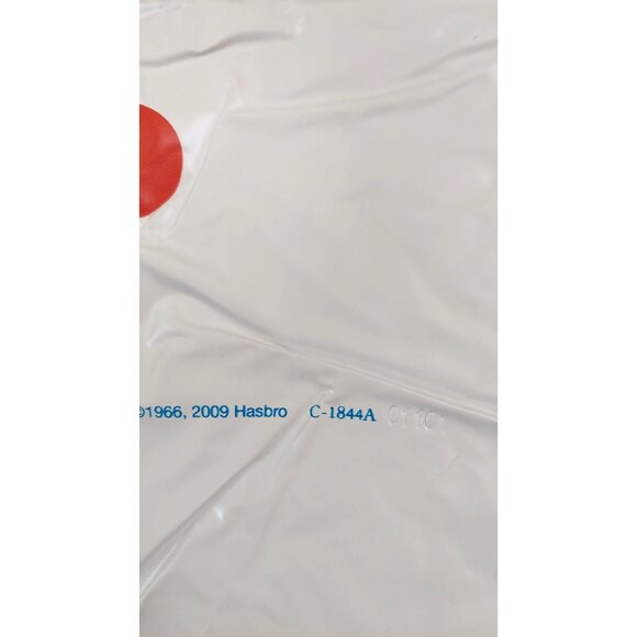 Twister Game Classic Family Fun Age 6 and up 2 + Players 2009 Hasbro Like New - Picture 7 of 8